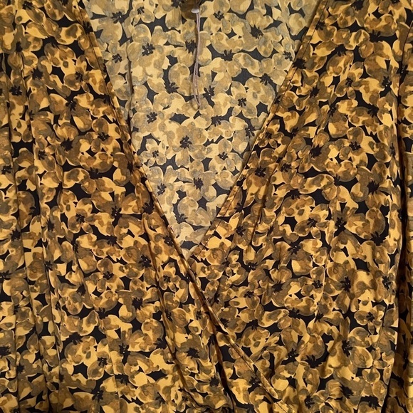 A NEW DAY~ BLOUSE~ GOLD/BLACK~SM-MED - Picture 3 of 4